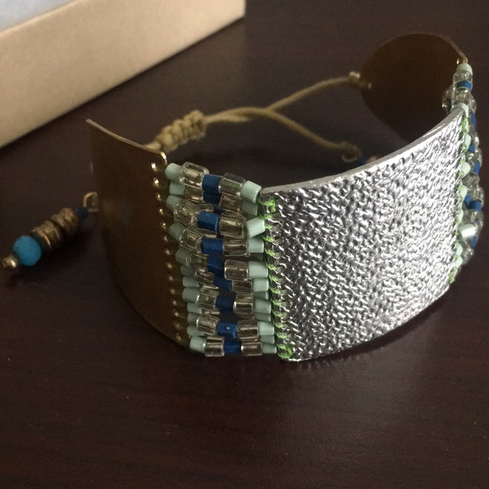 {NOONDAY} Stylish Gold and Beaded Cuff